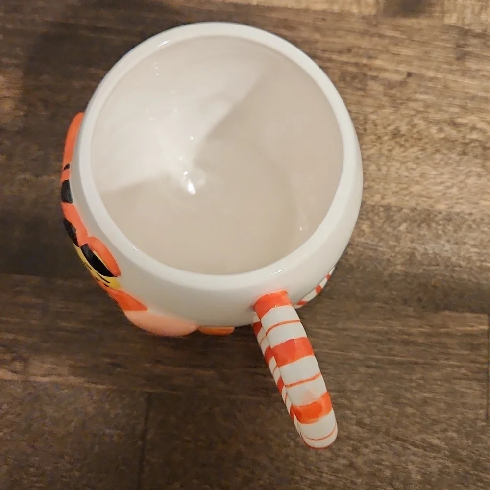 Tigger ( Winnie The Pooh ) Christmas Candyland Mug - Picture 6 of 7